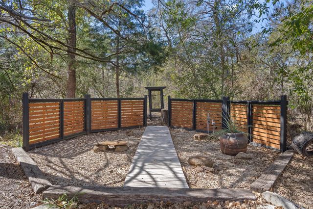 185 Billingsley HTS, Cedar Creek, TX 78612