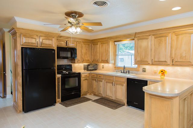 1107 Ennis Street, Plainview, TX 79072