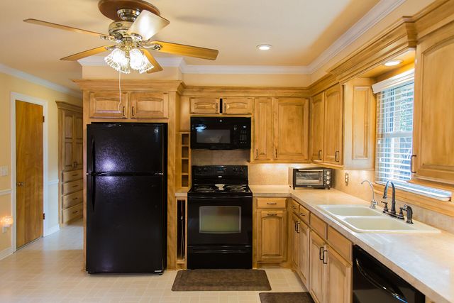 1107 Ennis Street, Plainview, TX 79072