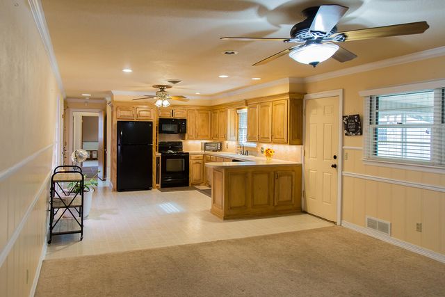 1107 Ennis Street, Plainview, TX 79072