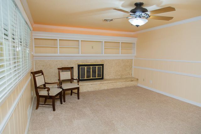 1107 Ennis Street, Plainview, TX 79072