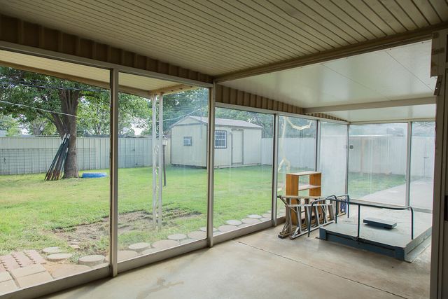 1107 Ennis Street, Plainview, TX 79072