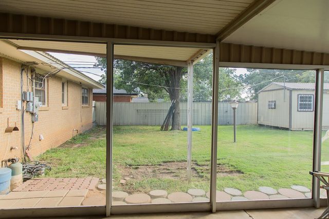 1107 Ennis Street, Plainview, TX 79072