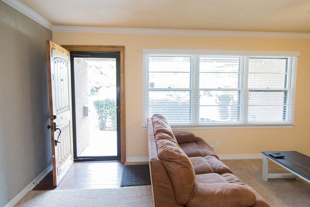 1107 Ennis Street, Plainview, TX 79072