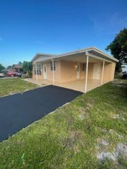 688 NW 21st St, Pompano Beach, FL 33060