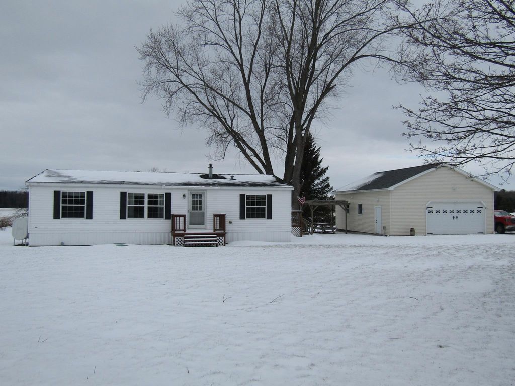 739 Machia Road, Sheldon, VT 05483