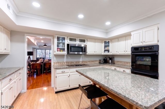 4 Millay Ct, Teaneck Twp., NJ 07666