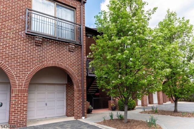 4 Millay Ct, Teaneck Twp., NJ 07666