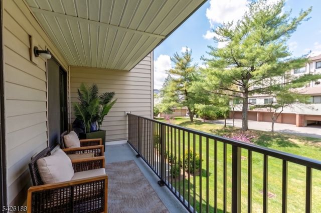 4 Millay Ct, Teaneck Twp., NJ 07666