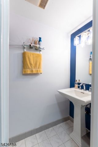 4 Millay Ct, Teaneck Twp., NJ 07666