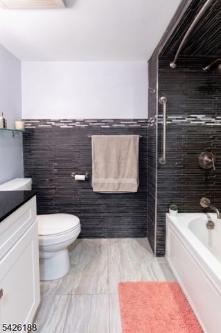 4 Millay Ct, Teaneck Twp., NJ 07666