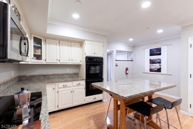 4 Millay Ct, Teaneck Twp., NJ 07666