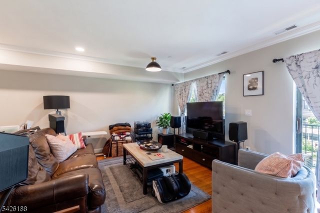 4 Millay Ct, Teaneck Twp., NJ 07666