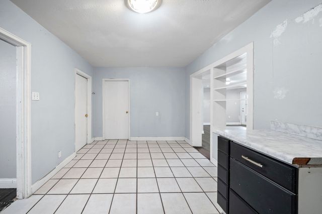 660 Schieme Street, River Oaks, TX 76114