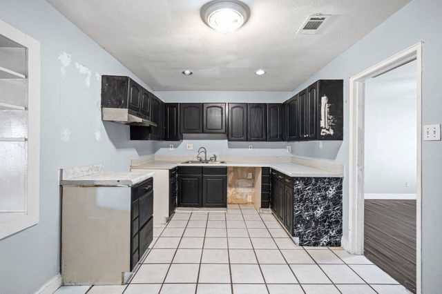 660 Schieme Street, River Oaks, TX 76114