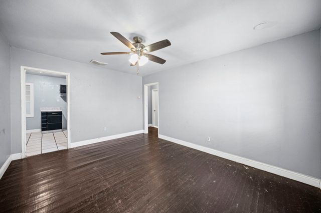 660 Schieme Street, River Oaks, TX 76114