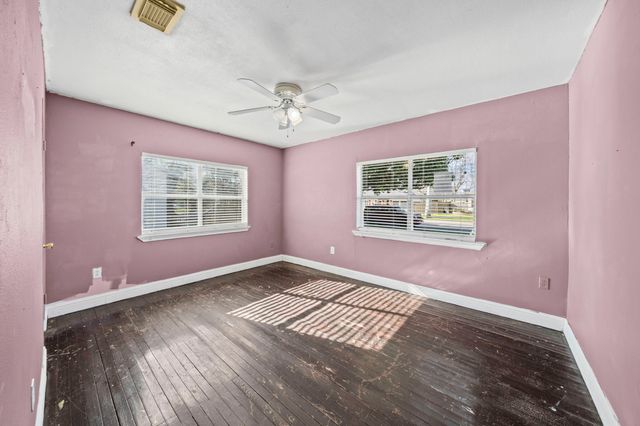 660 Schieme Street, River Oaks, TX 76114