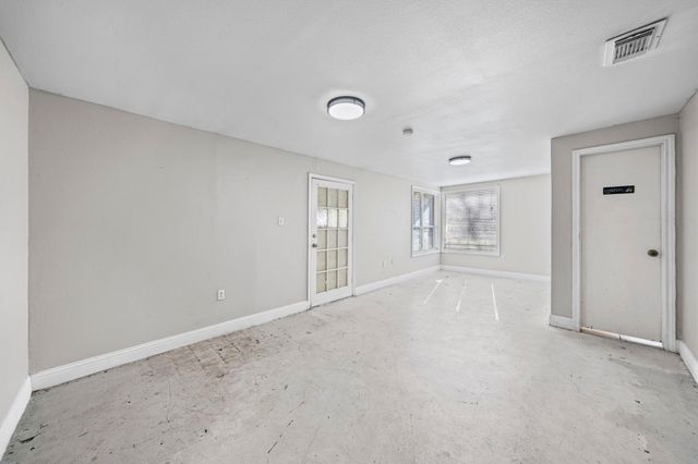 660 Schieme Street, River Oaks, TX 76114