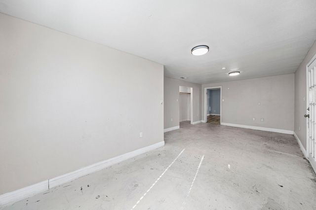 660 Schieme Street, River Oaks, TX 76114