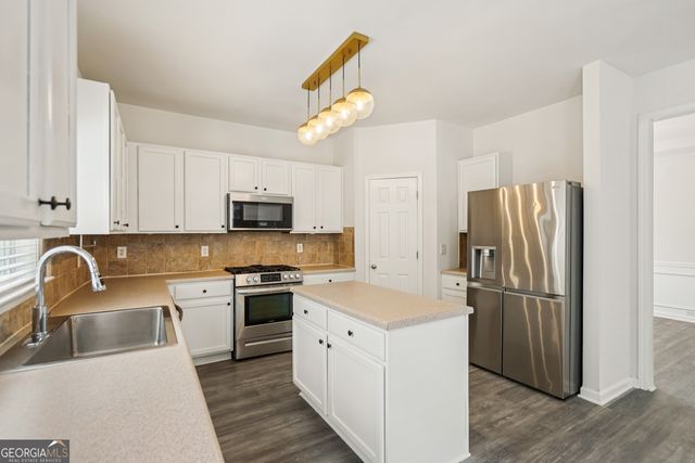 8967 Crestview Circle, Union City, GA 30291