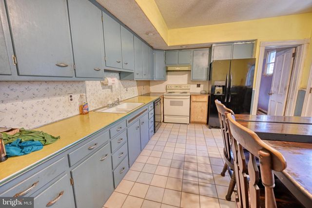 115 W CARPENTER AVE, Myerstown, PA 17067