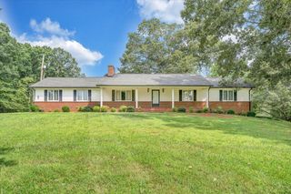 75 Round Hill RD, Rocky Mount, VA 24151