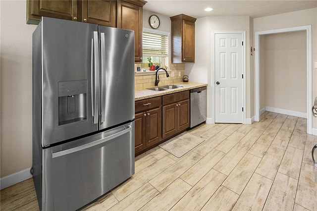 915 Dove Chase Lane, College Station, TX 77845