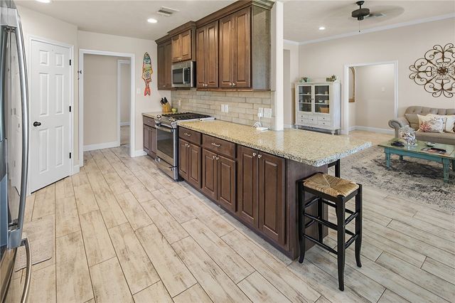 915 Dove Chase Lane, College Station, TX 77845