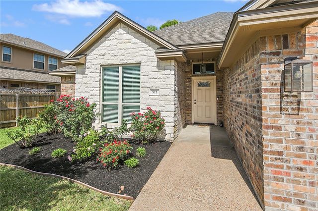 915 Dove Chase Lane, College Station, TX 77845