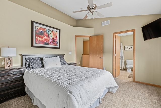 1570 Savannah Circle A1, Davenport, IA 52807