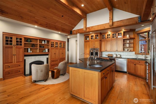 7010 N Mercer Way, Mercer Island, WA 98040