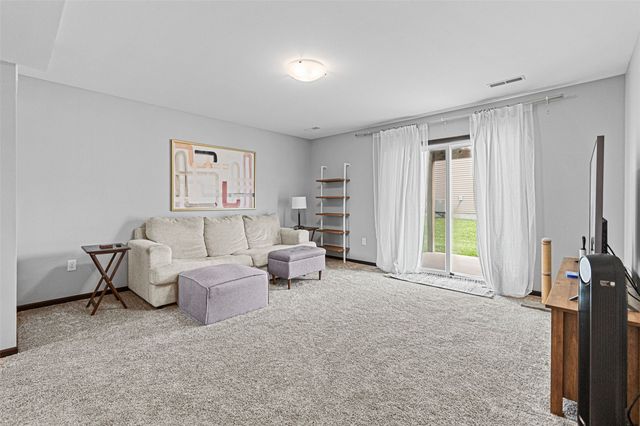 347 Cypress Court, Solon, IA 52333