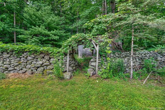 368 Old Dutch Hollow Road, Greenwood Lake, NY 10925