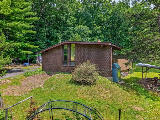 368 Old Dutch Hollow Road, Greenwood Lake, NY 10925