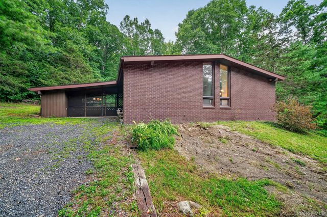 368 Old Dutch Hollow Road, Greenwood Lake, NY 10925