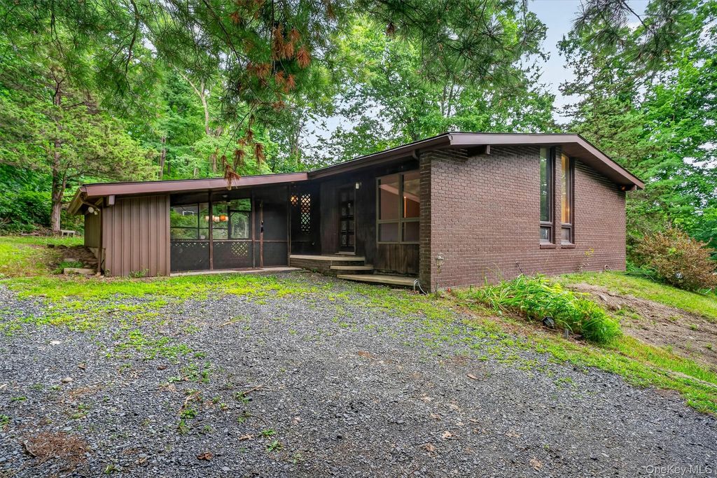 368 Old Dutch Hollow Road, Greenwood Lake, NY 10925