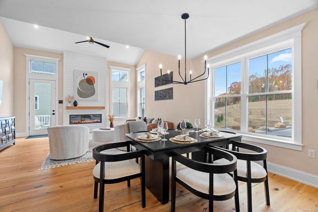 81 Shea Circle 81, Cheshire, CT 06410