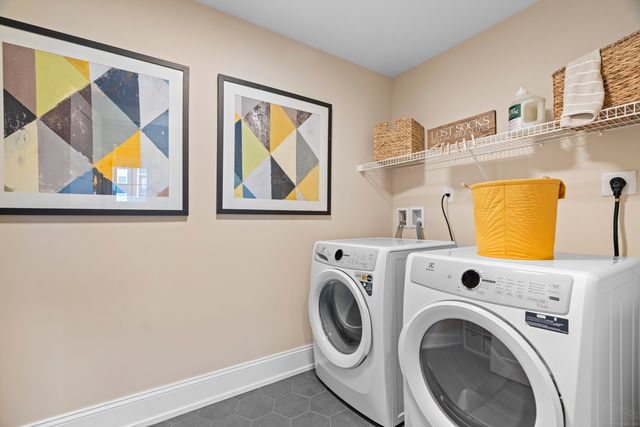 81 Shea Circle 81, Cheshire, CT 06410