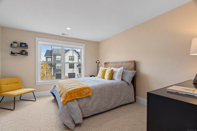 81 Shea Circle 81, Cheshire, CT 06410