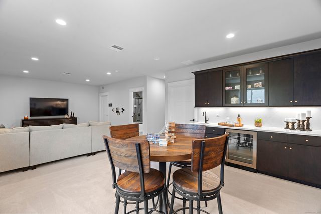 81 Shea Circle 81, Cheshire, CT 06410