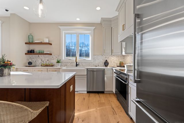 81 Shea Circle 81, Cheshire, CT 06410