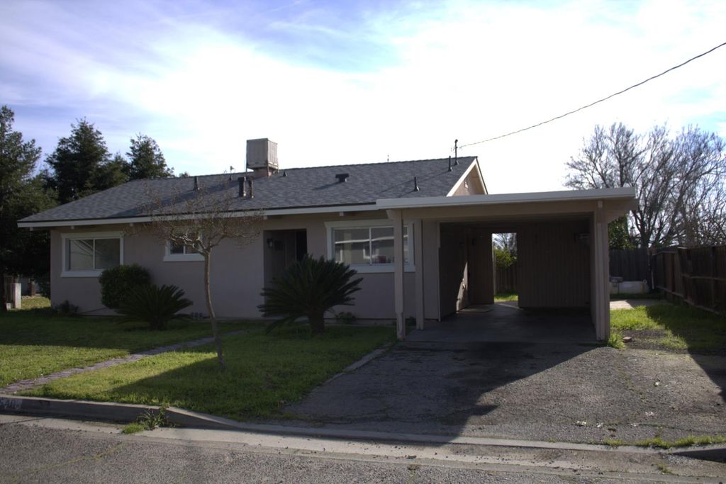 Image 3 of property listing at 28540 Pacific Drive, Madera, CA 93638