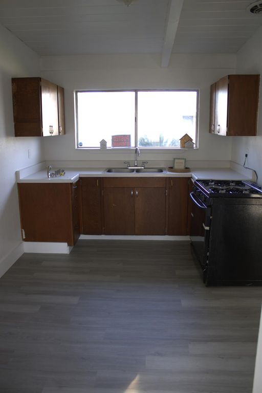 Image 7 of property listing at 28540 Pacific Drive, Madera, CA 93638