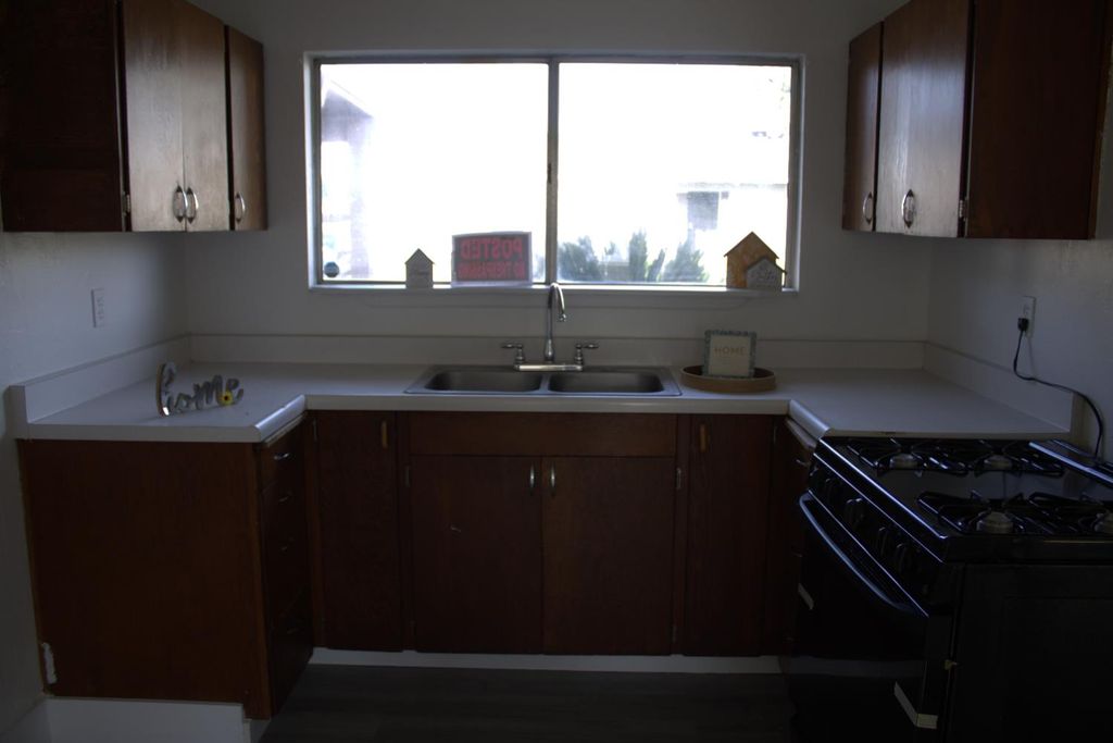 Image 9 of property listing at 28540 Pacific Drive, Madera, CA 93638