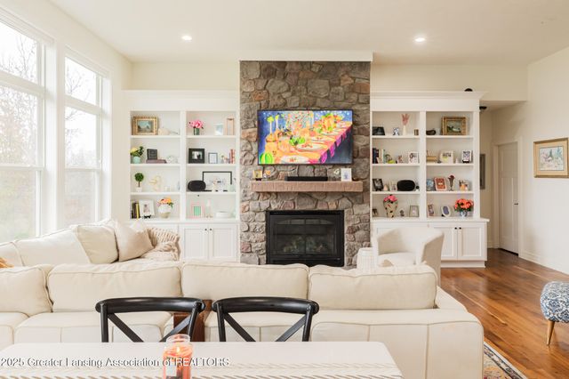 16975 Pine Hollow Drive, East Lansing, MI 48823