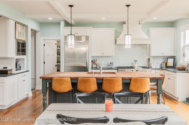 16975 Pine Hollow Drive, East Lansing, MI 48823