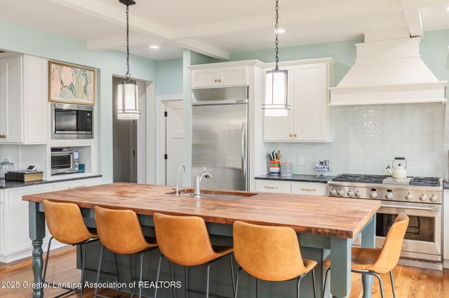 16975 Pine Hollow Drive, East Lansing, MI 48823