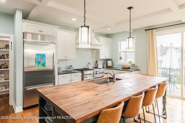 16975 Pine Hollow Drive, East Lansing, MI 48823