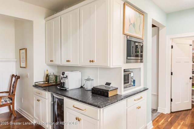 16975 Pine Hollow Drive, East Lansing, MI 48823