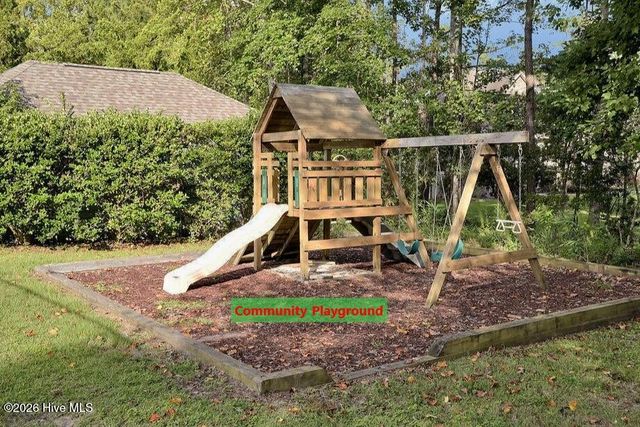 107 S Grist Mill Road, Hampstead, NC 28443